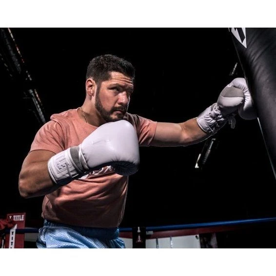 TITLE White Lace Sparring Gloves 2.0 6 TITLE White Lace Sparring Gloves 2.0 - Image 4